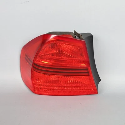 Luz trasera izquierda BMW 325i 328i 330i 335i 2006-2008 sedán 63217161955 OEM usada Foto 1 de 4