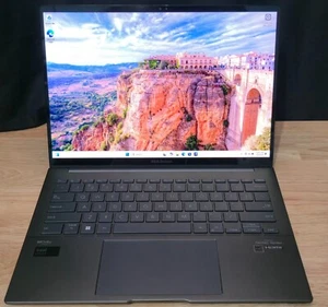 ASUS Zenbook 14 Intel Core Ultra 7 155H 16GB 1TB SSD 14" OLED WUXGA Táctil W11 - Imagen 1 de 13