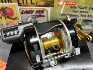 Neu Abu Garcia Ambassadeur Classic 5500LC (Line Counter) Bait Caster Rolle - Bild 1 von 4