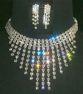 NUEVO CON ETIQUETAS Boda Novia FIESTA Noche Estrás Graduado Conjunto de Collar y Pendientes - Imagen 1 de 1