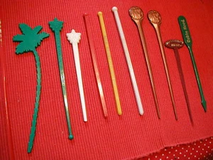 11 VINTAGE DRINK PLASTIC SOUVENIR SWIZZLE STICK STIRRERS  - Picture 1 of 5