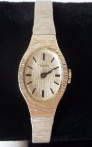 Reloj de cuerda vintage Art Deco Timex brazalete abierto damas tono plata funciona - Imagen 1 de 6