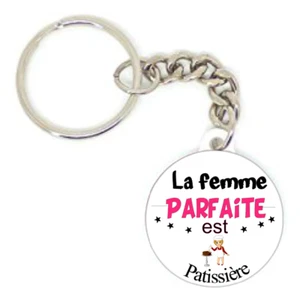 Porte clé badge LA FEMME PARFAITE EST PÂTISSIERE idée cadeaux personnalisation - Picture 1 of 2