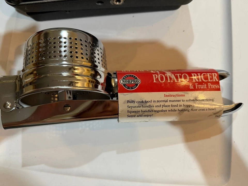 Prensa de frutas/reparador de patatas Norpro acero inoxidable #162 Foto 1 de 4