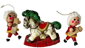 2 ornamenti natalizi lana ~ 1 ornamento cavallo a dondolo senza marchio ottime condizioni - Foto 1 di 6