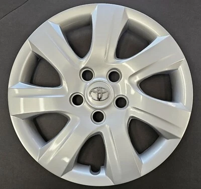 Wheel Cover Hubcap 2010-2011 Toyota Camry 16" Silver 61155 (1-Piece) Used - Image 1 of 2