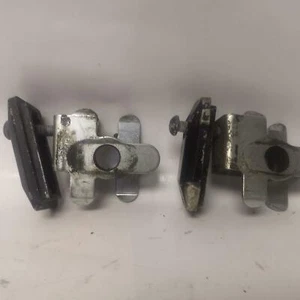 2001 SUZUKI SV650S SWINGARM CHAIN TENSIONER ADJUSTMENT BRACKETS  - Bild 1 von 4