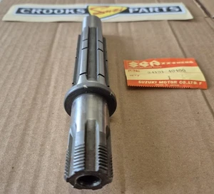 NOS 24131-40400 RM400 1979 / 1980 N/T Albero di trasmissione originale Suzuki - Foto 1 di 11