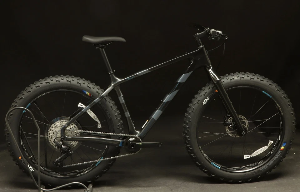 Bicicleta Salsa Beargrease Deore 11 Carbono Graso Neumático Grande Negra Desvanecida 11s NUEVA Pantalla Foto 1 de 4