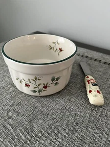 Pfaltzgraff Dip Ramekin Crock Dip Dish Bowl with Spreader Christmas Winterberry - Picture 1 of 4