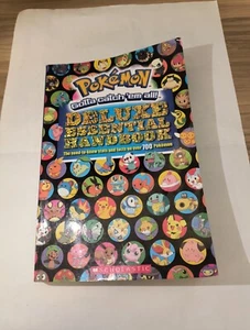 Pokémon Deluxe Essential Handbook Pokedex Guide Book Stats & Facts 700 Pokemon - Imagen 1 de 7