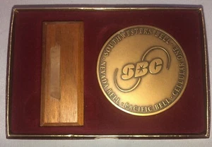 1997 SBC COMMUNICATIONS PACIFIC BELL NEVADA BELL Award BRIEFBESCHWERER MEDAILLON - Bild 1 von 4