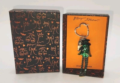 Bruja fantasma verde metálico Betsey Johnson. Llavero de Halloween con dije de bolsa nuevo en caja Foto 1 de 4