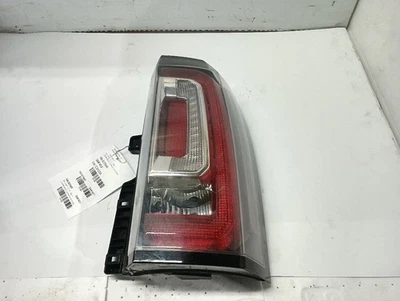 Luz trasera derecha pasajero de GMC Yukon 2017 11413930 Foto 1 de 4