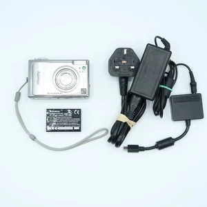Fujifilm FinePix F11 6.3MP Digital Camera Silver Tested With Charger & Battery - Picture 1 of 15