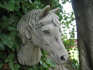 cabeza de caballo placa de pared adorno de jardín de piedra | ¡Muchos más adornos en mi tienda! - Imagen 1 de 3