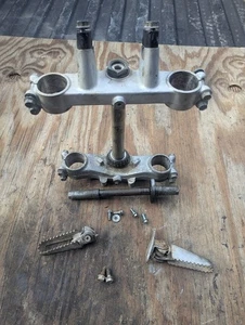 Kawasaki KX125 1987 triple árbol eje delantero estriberas - Imagen 1 de 10