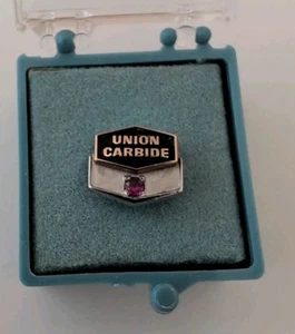 10 K GOLD UNION CARBIDE RUBY EMPLOYEE TIE TAC LAPEL PIN - Picture 1 of 3