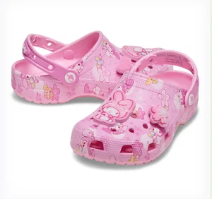 Zoccolo Crocs x Sanrio My Melody Classic 2025 211200‐90H - Edizione Limitata, Nuovo - Foto 1 di 14