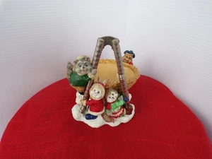 Cuenco de nueces caprichoso de Navidad con cascanueces de cerámica de 5,75" x 5" - Imagen 1 de 8