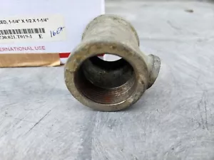 Reducing Tee NPT 1-1/4" x 1/2" x 1-1/4" Galvanized Malleable Iron Pipe Fitting - Picture 1 of 7