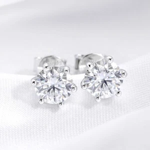Pendientes de oro blanco de 0,5 quilates con pase de prueba de diamantes creados en laboratorio VVS1/D/Excelente - Imagen 1 de 6