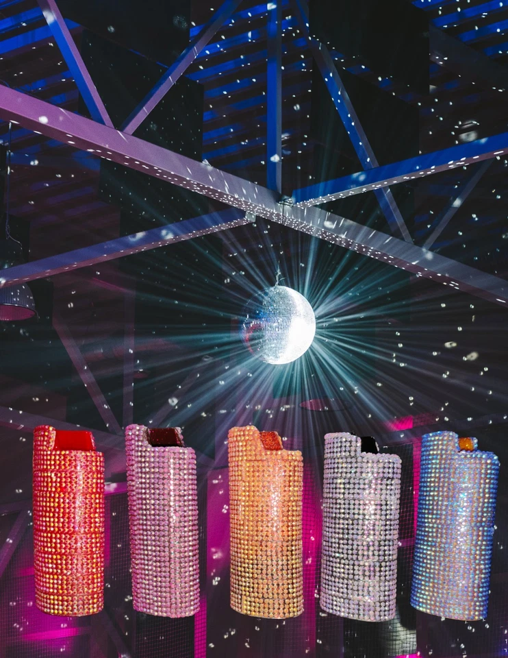 Cubierta de encendedores de diamantes de imitación deslumbrantes - Esenciales de fiesta brillante Foto 1 de 2