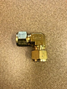Tylok Tube Fitting 5/8" x 5/8" Union Elbow 13848 - Picture 1 of 4