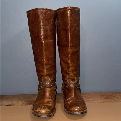 FRYE Mujer Talla 8B Phillip Arnés Tachonado Botas Altas Cremallera Espalda Preloved Foto 1 de 4