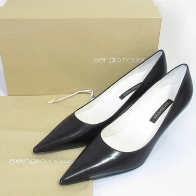Bombas de couro Sergio Rossi biqueira pontiaguda, tamanho 36.5, pretas femininas USADAS - Imagem 1 de 4
