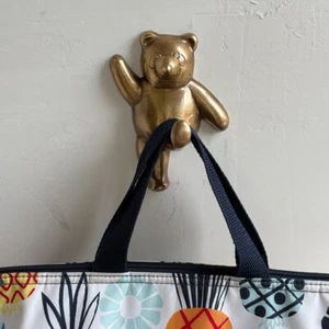 Gancho de pared de oso bailarín de latón envejecido de 5", gancho de oso de peluche - Imagen 1 de 6