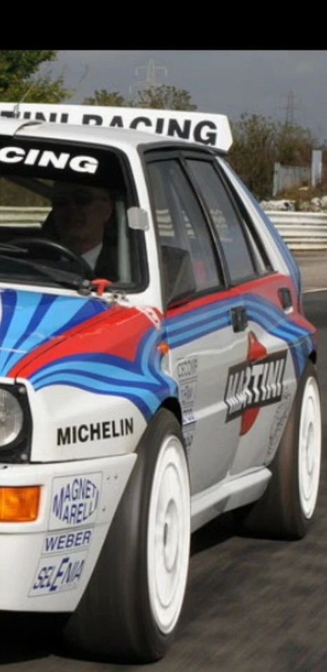 Juego de espejos retrovisores exteriores Lancia Delta Integrale & Evo grupo A hechos de GfK Foto 1 de 4