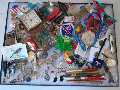 Enormes baratijas de joyería de colección de 100+ piezas de cajón de chatarra de colección raras Foto 1 de 4