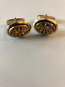 Vintage Goldtone Oval Black Leaf Curflinks Pat Pend - Picture 1 of 4