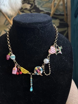 Collar Betsey Johnson  Foto 1 de 4