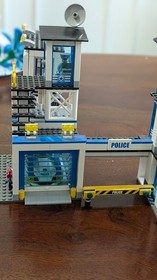 LEGO City Police Station 60141 Complete Set Police Theme 894 Pieces 2017