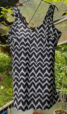 Badekleid, graphisches Muster,schwarz-hellgrau ,Gr. 52, BPC Selection (Bon Prix) - Bild 1 von 2