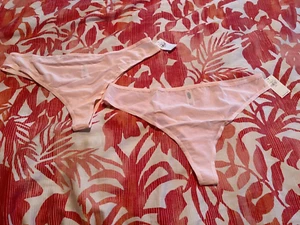 OLD NAVY WOMEN THONGS, 2 PAIRS OF SIZE XXL, NEW WITH TAG - Picture 1 of 3