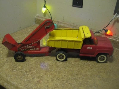 Caminhão basculante e carregador de areia Tonka vermelho e amarelo década de 1960 funcionam como deveriam. - Imagem 1 de 4