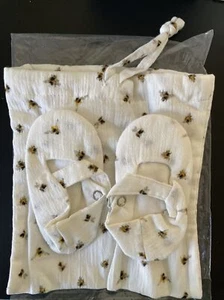 Victoria Beckham Baby Booties 3-6 months - New with Tags and Bag - Bee Design - Picture 1 of 1
