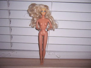 Muñeca Barbie rubia vintage con ojos de estrella desnuda como en la foto - Imagen 1 de 11