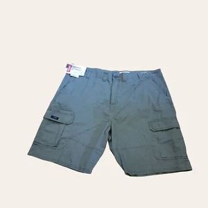 New Men's Wrangler Cargo Shorts Khaki Green  Relaxed Fit Tech Pocket sz 44 T09 - Bild 1 von 4