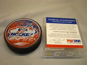 Disco de Hockey James Van Riemsdyk Equipo Firmado EE. UU. Autografiado PSA/ADN Certificado de Autenticidad 1A - Imagen 1 de 3