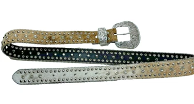 NUEVO SIN ETIQUETAS NOONA BELT CO.  Pelo Sobre Piel de Vaca Con PEDRERÍA Talla XL TOTAL 46" Foto 1 de 4