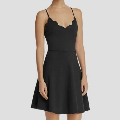 Mini vestido Aqua recortado gola V fit and flare tamanho M | LBD data noite flirty chic - Imagem 1 de 4