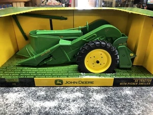 Ertl John Deere 60 Tractor with Picker Sheller 1/16 NIB - Picture 1 of 3