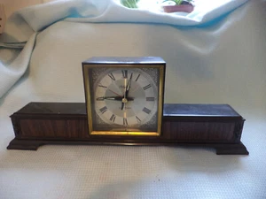 Vintage Bakelite Art Deco Rhythm Alarm Mantel Desk Clock - Picture 1 of 12