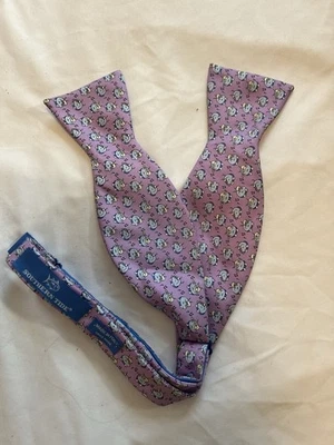 Pajarita Southern Tide 100 % seda púrpura con ranas azules tocando música ajustable nueva con etiquetas Foto 1 de 3