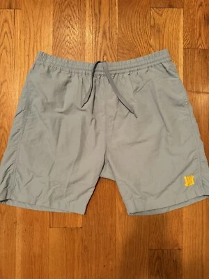 Undefeated Men's Nylon Light Blue Short Size Medium Foto 1 de 4