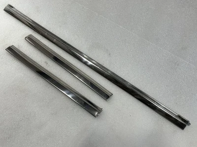 1987 1988 1989 1990 1991 JEEP GRAND WAGONEER RIGHT REAR DOOR WINDOW TRIM MOLDING - Image 1 of 4